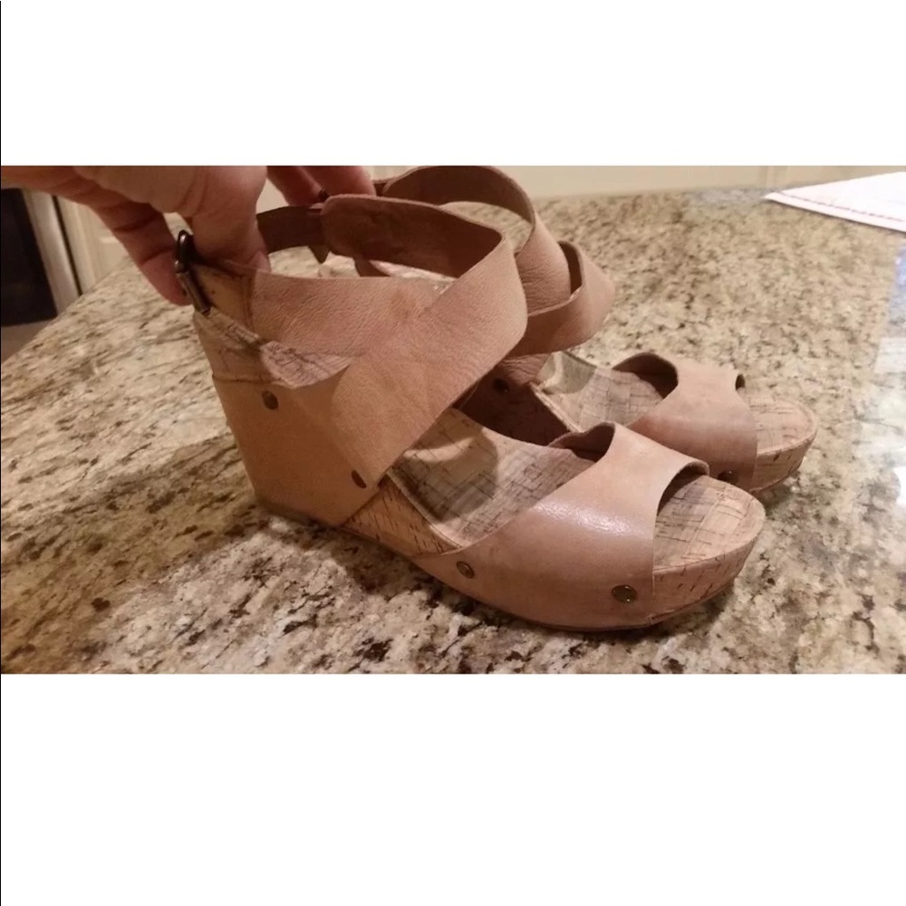 ☘️Lucky brand beige leather wedge sandals☘️